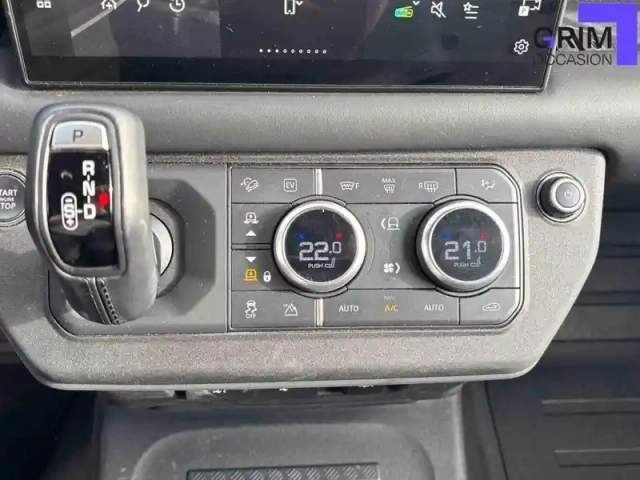Land Rover Defender 110 p400e phev bva8 x-dynamic — photo 9