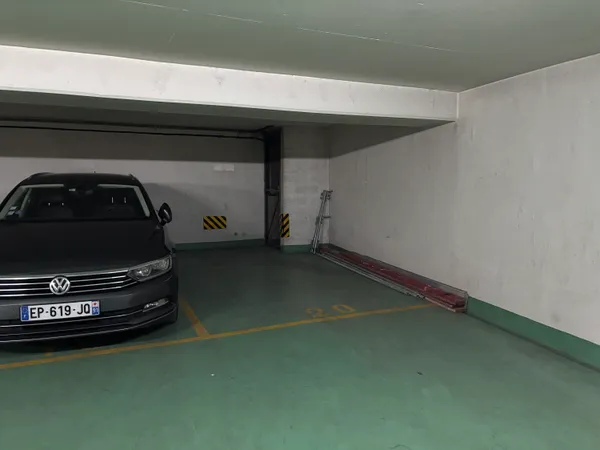 Loue parking 12m²