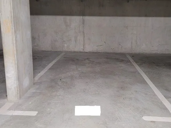 Emplacement parking sous-sol sécurisé