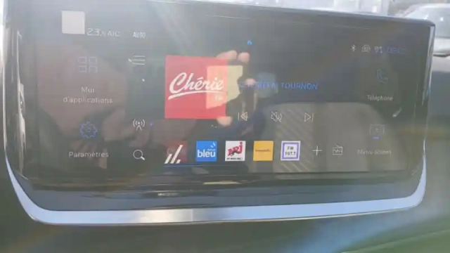 Peugeot 2008 hybrid 145 e-dcs6 — photo 17