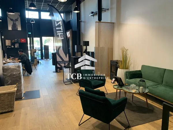 Local commercial 271 m²
