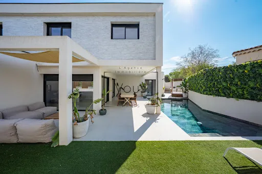 Villa 9 pièces 180 m²