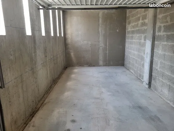 Loue box garage fermé accès sécurisé Saint Avé centre ville