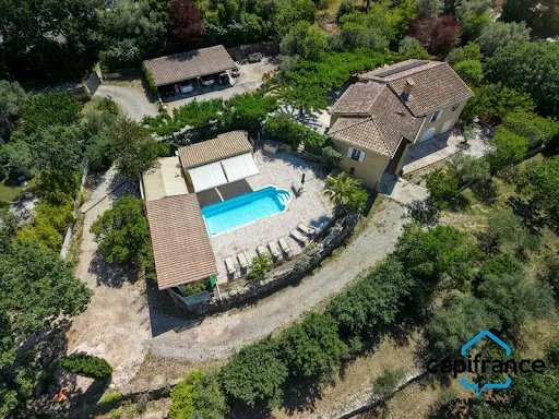 Maison 7 pièces 220 m²
