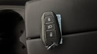 Peugeot 3008 1.2 PureTech 130ch S&S Style EAT8 — photo 16
