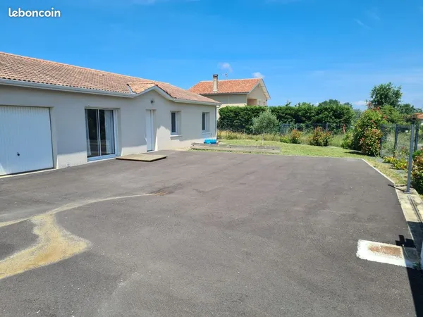 À louer - Maison contemporaine de plain-pied avec jardin - Aubiac (47310)
