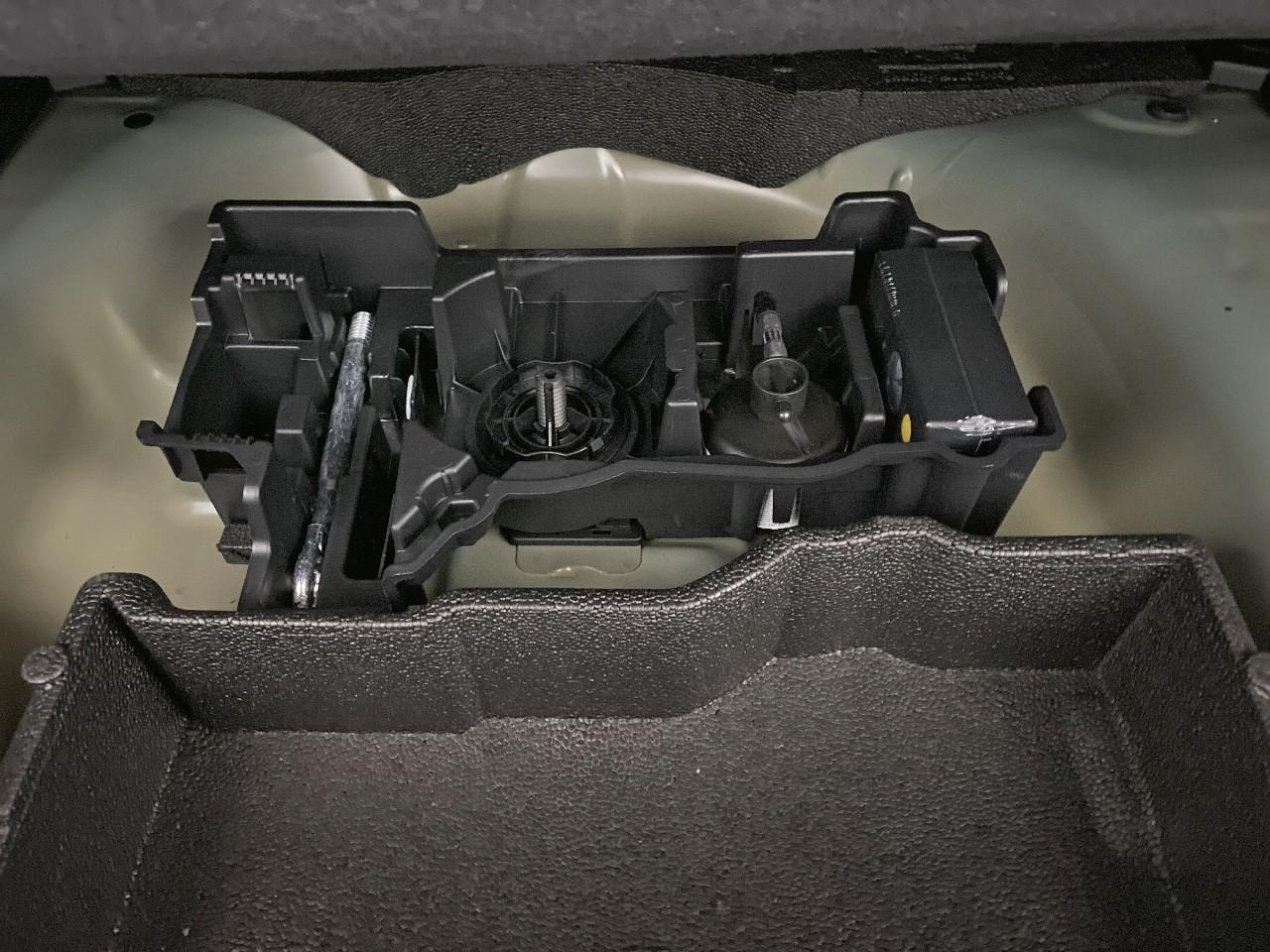 Peugeot 2008 hybrid 145 ch e-dcs6 allure — photo 12