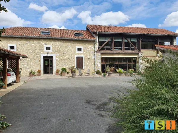 Maison 7 pièces 236 m²