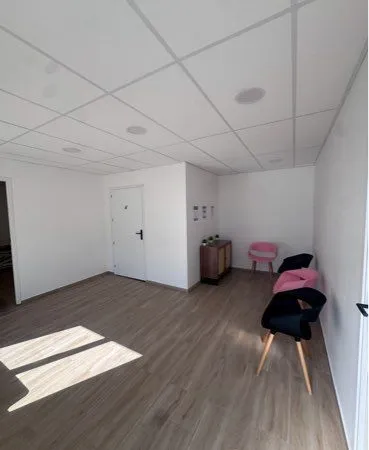 Salle professionnelle à louer - Saint-Étienne - Emplacement avec forte visibilité