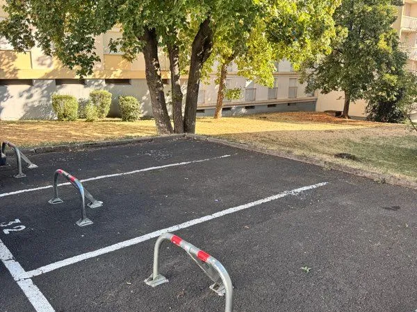 Place de parking privative - Saint-Jacques / CHU - Libre de suite
