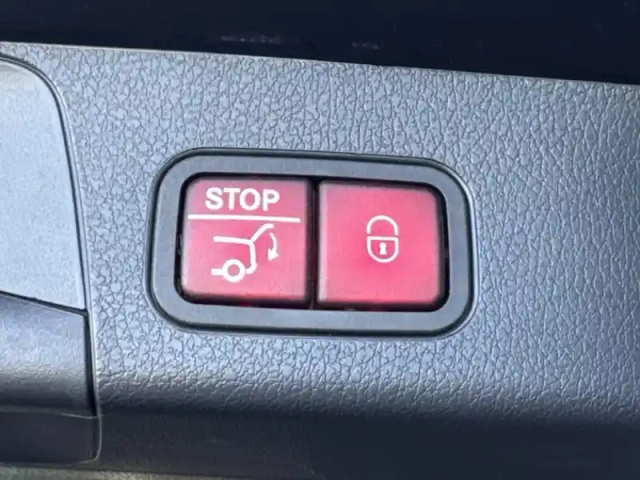 Mercedes Glb 200 d amg line — photo 12