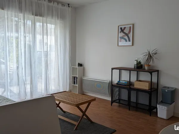 Studio meublé 24 m² + grande terrasse privée