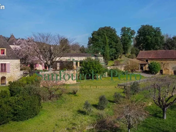 Propriété 8 pièces 181 m²