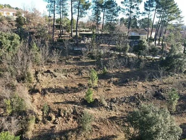 Terrain 754 m²