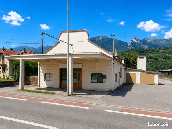 Ensemble immobilier professionnel 730 m²