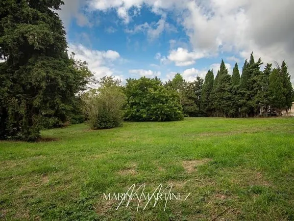 Terrain 1323 m²