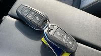 Peugeot 3008 HYBRID4 300ch GT e-EAT8 — photo 16