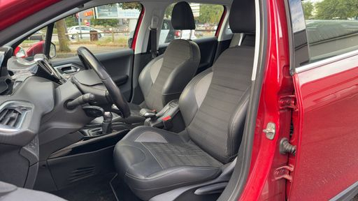 Peugeot 2008 1.2 PureTech 110 - Allure – 2018 – 106566 km – Essence – Boîte Manuelle — photo 23
