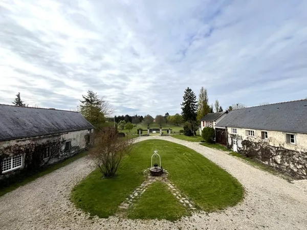 Domaine de caractère au coeur de la nature Plus de 10 hectares de terrain