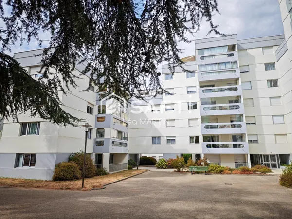 CHOLET CENTRE-VILLE - T3 AVEC TERRASSE, PARKING ET GARAGE