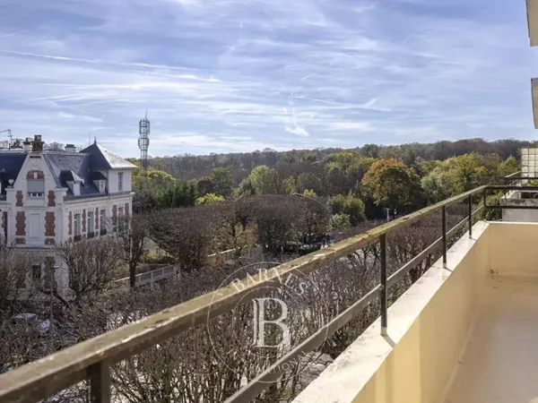 Saint-Cloud / Pasteur - Appartement 5 pièces au dernier étage