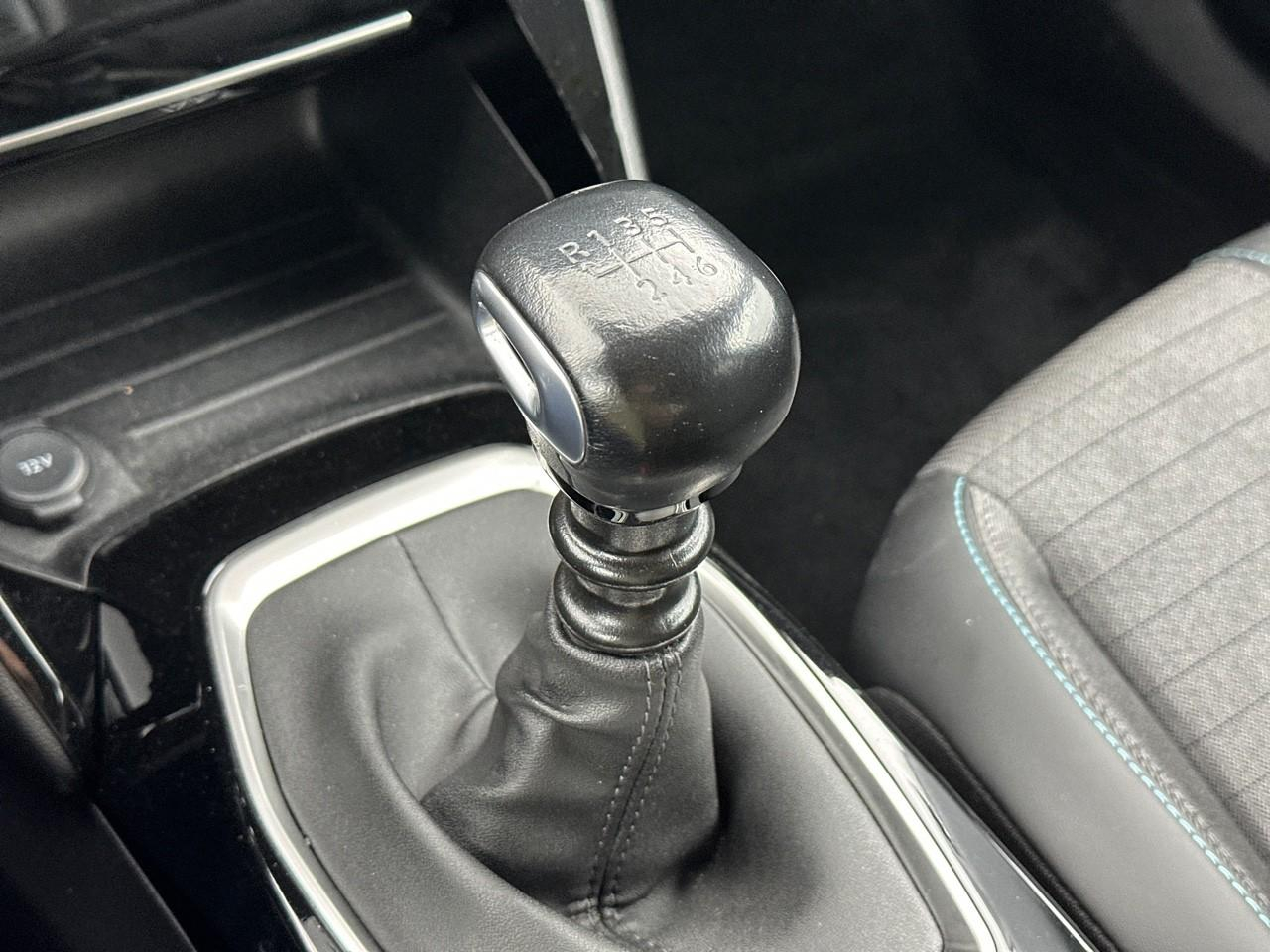 Peugeot 2008 puretech 100 s&s bvm6 allure — photo 30