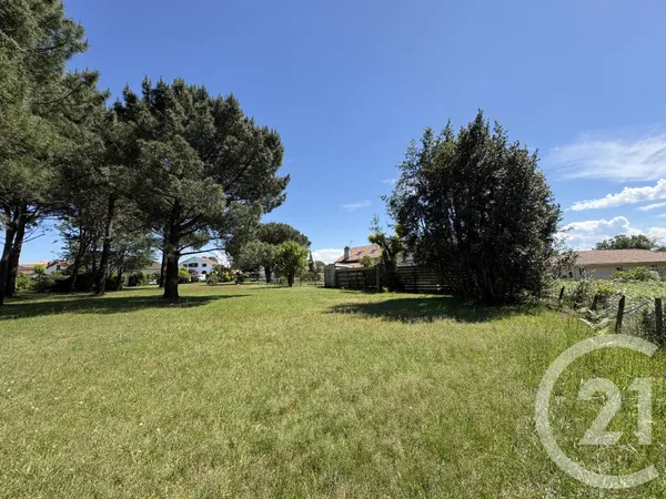 Terrain 738 m²