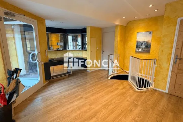 Local 8 pièces 80 m²