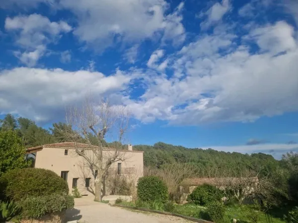 Maison 10 pièces 487 m²