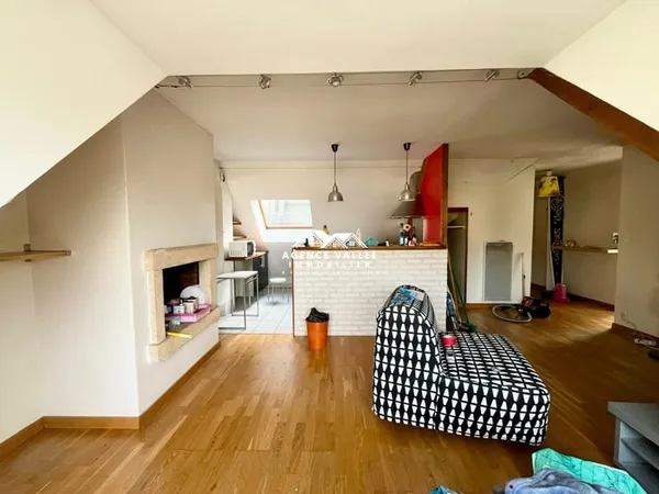 F2 de 57m² au sol, 45m² hab. + place de parking + cave
