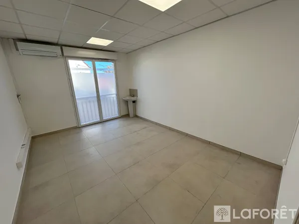 Local 16 m²