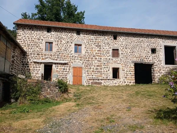 Ancienne ferme en pierre fort potentiel
