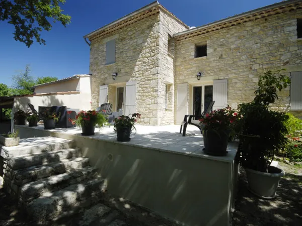 Bastide Provençale au coeur du parc du Luberon, parc arboré
