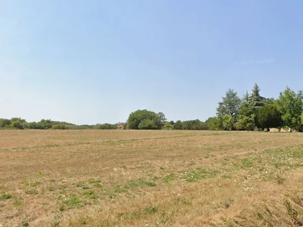 Terrain à bâtir de 2500 m² à DOMME (24)