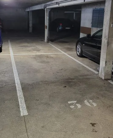 Place de parking à louer - Sous-sol sécurisé
