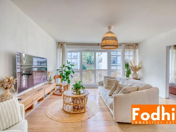 Appartement 4 pièces au 2 éme étage avec ascenseur- cave et 2 parkings.