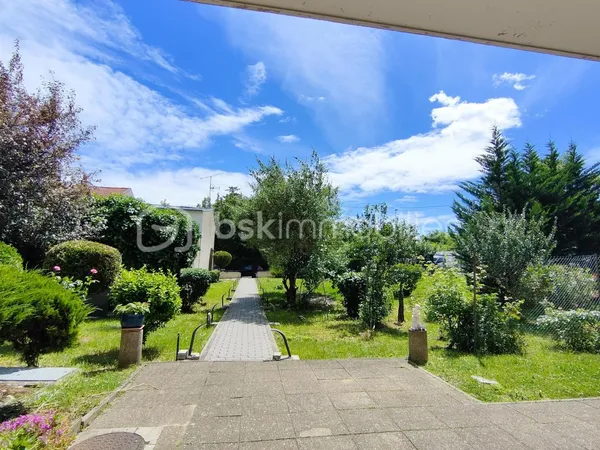 3 pièces de 68m2 en rez-de-chaussée avec loggia, terrasse et parking