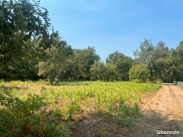 Terrain 4 759 m² Giscos
