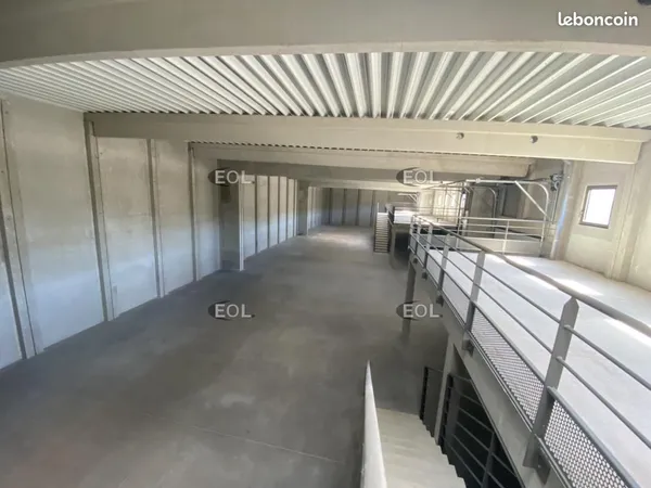 Local d'activité 603 m²