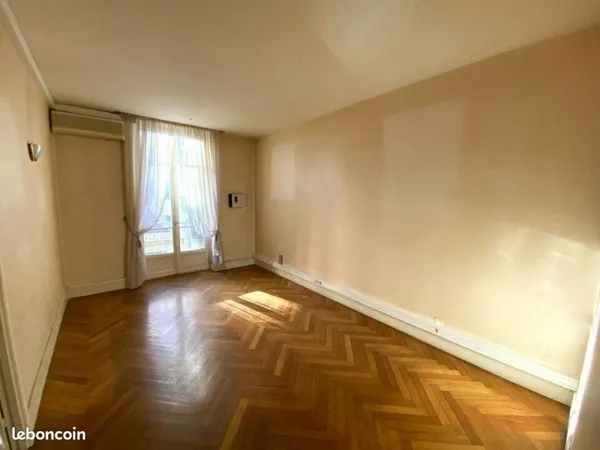 BUREAUX 92 m² NICE