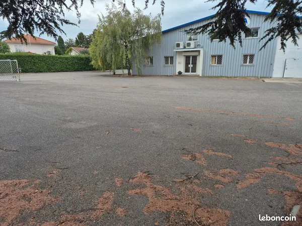 Bureaux 370 m2 et entrepot 200 m2