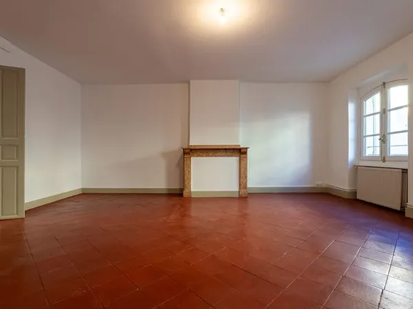 CARCASSONNE - BASTIDE SAINT-LOUIS - À louer Appartement de caractère T4 125m² traversant, entièremen