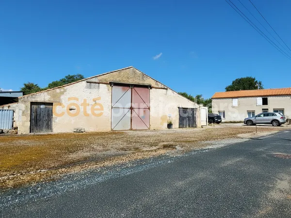 SAINT VINCENT SUR JARD -- MAISON 4 PIECES -- SANS VIS-A-VIS -- 2 TERRAINS CONSTRUCTIBLES