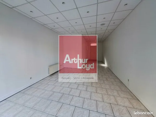 Local commercial 40 m² SENS