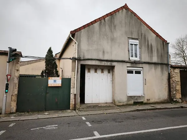 Entrepôt 96 m²