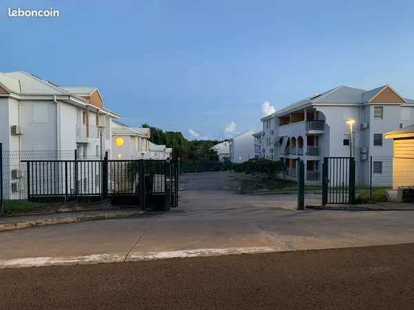🌴 SAINT-LUCE - T3 de 71 m² SITUE AU REZ-DE-CHAUSSEE LUMINEUX , À QUELQUE MINUTES DES PLAGES