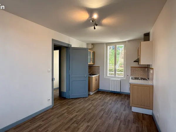 Logement 2 pièces 1er étage Saint Saëns centre bourg