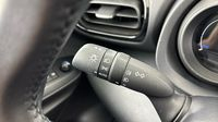 Toyota Yaris 116h Design 5p MY21 — photo 26