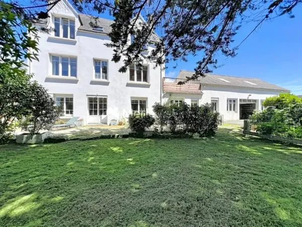 Maison 9 pièces 215 m²