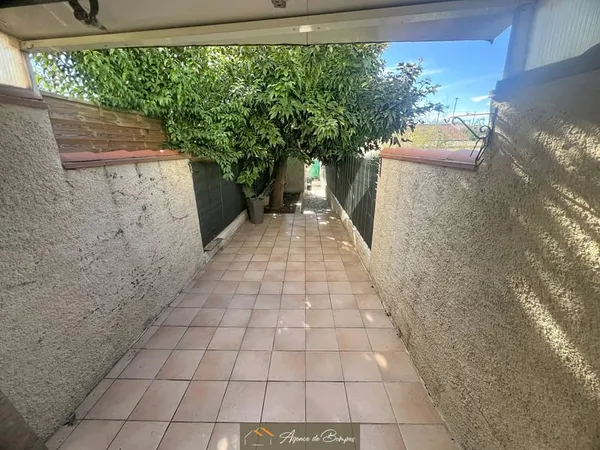 MAISON DE VILLAGE 65 M2 -GARAGE 17 M2 -TERRASSE ET JARDINET